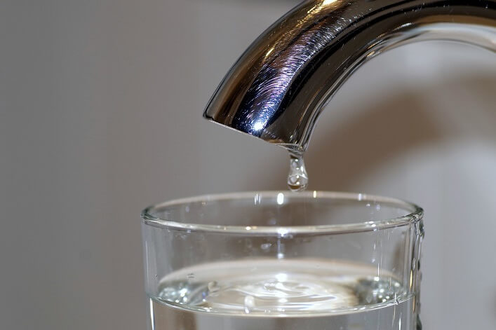 découvrez les risques liés à l'eau croupie, ses dangers pour la santé et comment les éviter efficacement.
